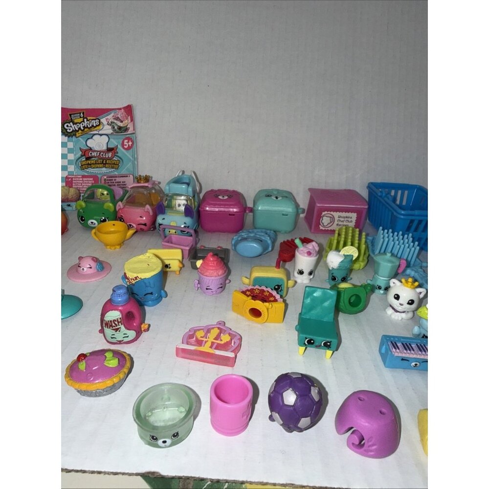 Lot Apprx 125 Assorted Shopkins Moose Characters Cars Carts Bags Combs Shoes - Picture 4 of 16